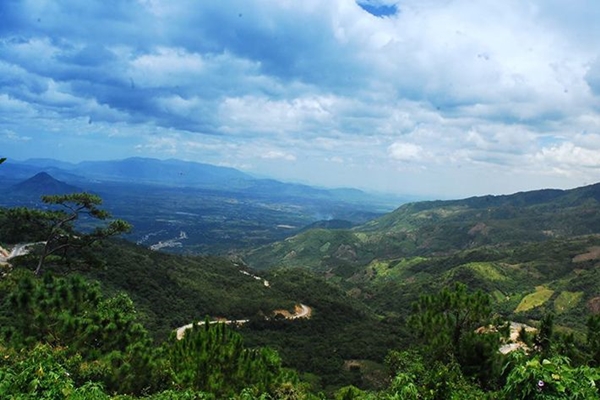 Những khúc cua tay áo đem lại cảm giác mạnh cho du khách