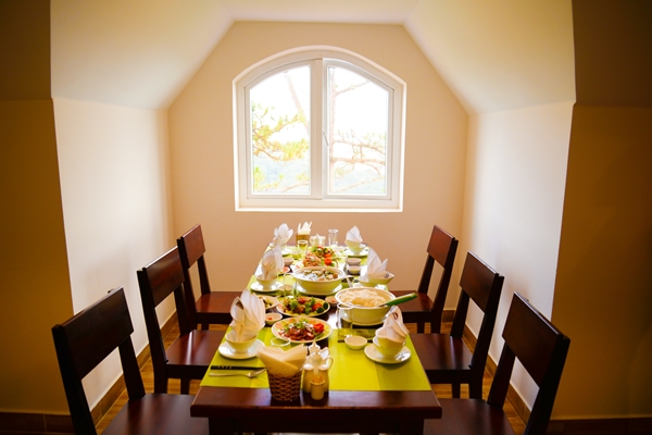 Nhiều dịch vụ như: nhà hàng ăn uống, fitness...