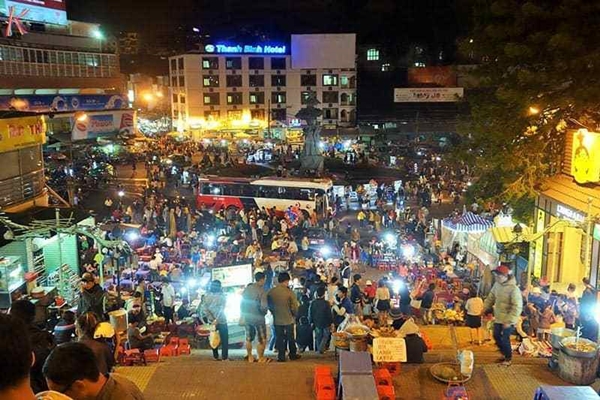 Chợ đêm Đà Lạt là địa điểm thu hút đông đảo du khách