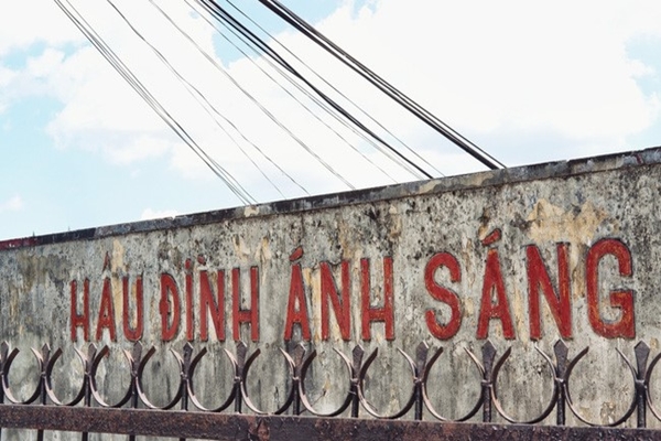 Ấp Ánh Sáng là một khu dân cư dọc con đường Ánh Sáng (Đà Lạt)