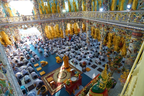 Chùa Linh Phước là một nơi tâm linh và là địa điểm du lịch nổi tiếng