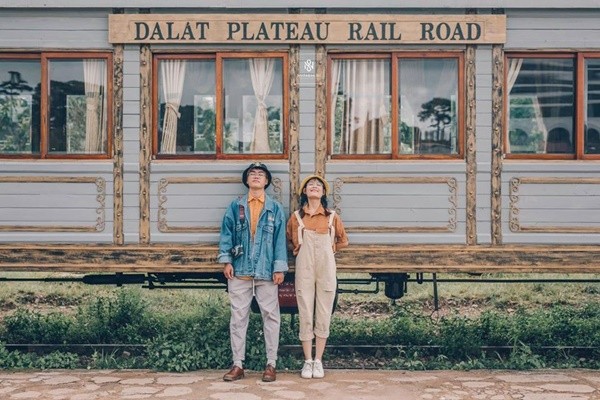 Ngoài những chiếc áo len, bạn có thể chuẩn bị những bộ đồ thật cute nhé - Ảnh: Linh Mai