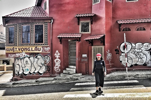 Những bức hình "chất phát ngất" với background Nguyệt Vọng Lầu