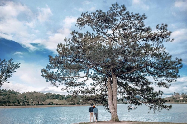 ... Hoặc đi thuyền để tiết kiệm thời gian