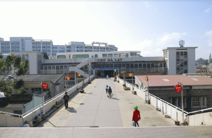 Chợ Đà Lạt hoang vắng lúc 10:00 sáng