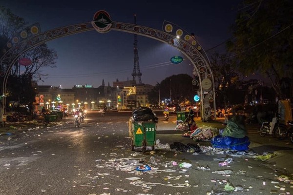 "Biển rác" Đà Lạt sau dịp lễ