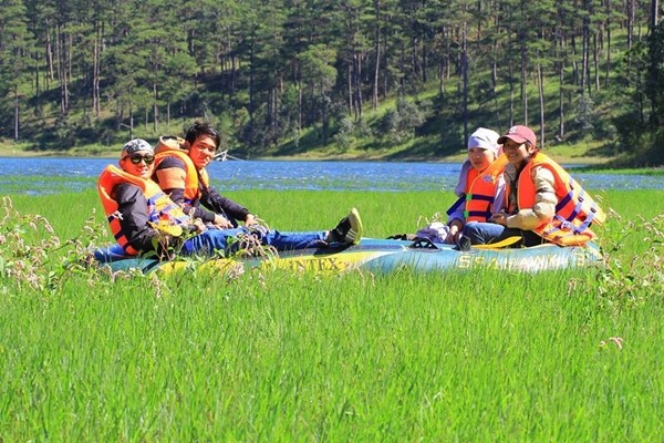 Chèo thuyền Kayak trên hồ Tuyền Lâm