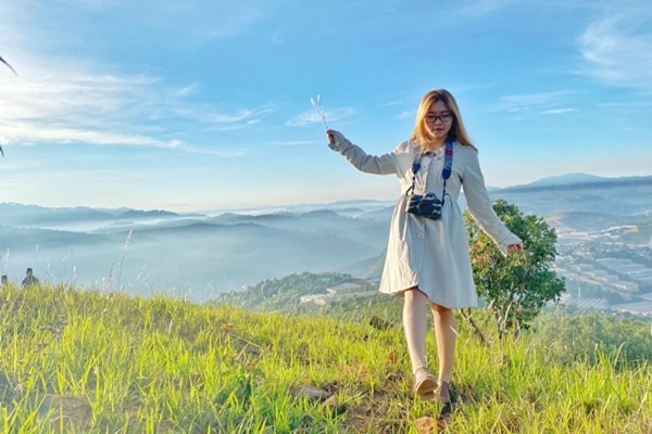 Tận dụng đạo cụ để tay không bị trống trải