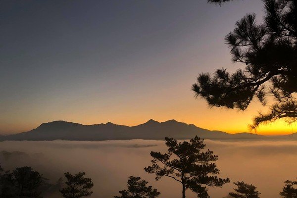 ... Và đón bình minh trên đồi Đa Phú