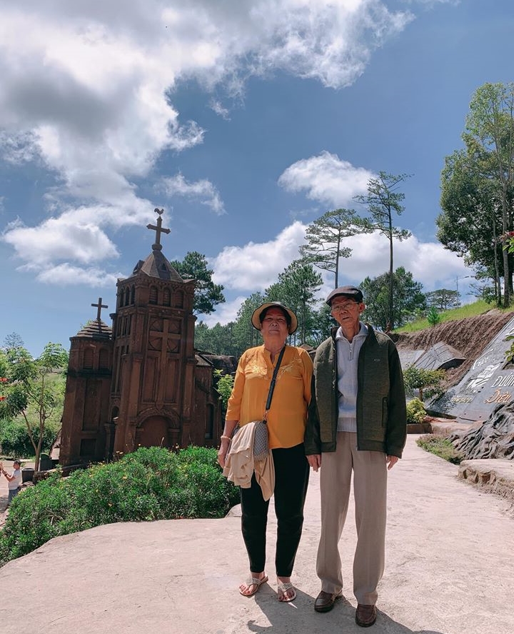 Bao giông bão tuổi trẻ chỉ để đổi lấy cái nắm tay khi về già