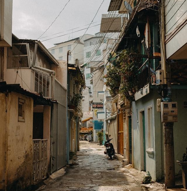 Sau cơn mưa, trời bắt đầu hửng nắng 