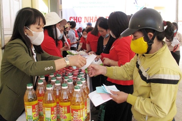 Người dân có thể mua những nhu yếu phẩm thiết yếu