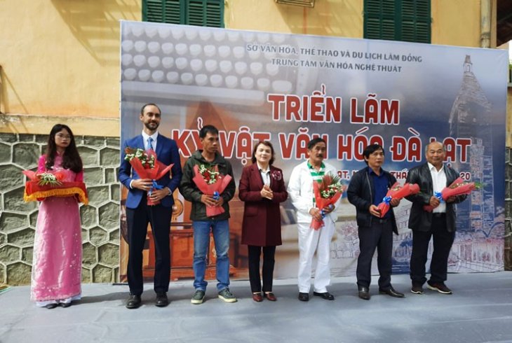 Images2294256 2 Tang Hoa Cho Cac Nha Suu Tam Co Do