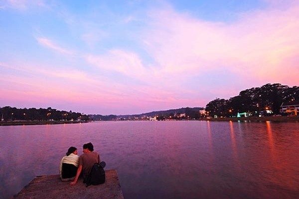 Một chiều yên bình tại hồ Xuân Hương - Ảnh: Huỳnh Thiện Trí