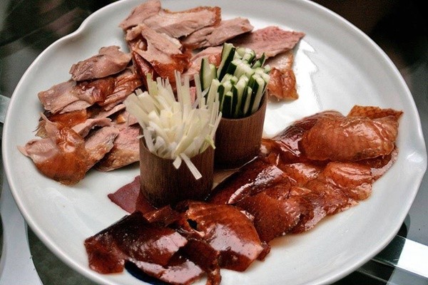 Khi thịt mang ra sẽ được lọc xương ngay tại chỗ