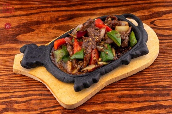 Hương vị thơm ngon của bò thiết bản sẽ khiến bạn ngây ngất