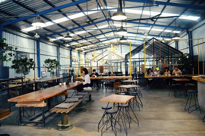 Doc Dao Voi Quan Ca Phe Nhu Cong Xuong Tai Da Lat