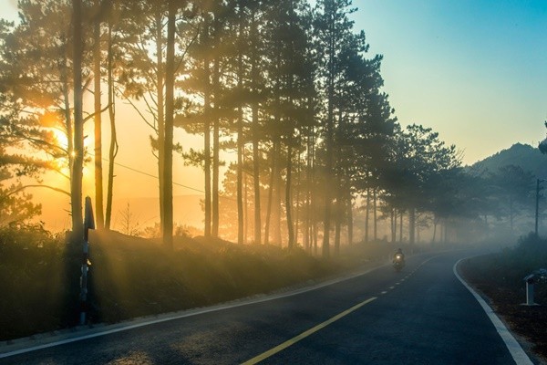 Trời có nắng nhưng không khí vẫn vương hơi lạnh