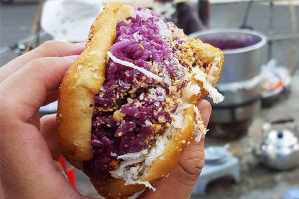 Xôi bánh tiêu nếp cẩm hấp dẫn