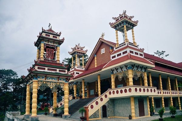 21801 Nha Tho Du Sinh Bazan Travel 600x400