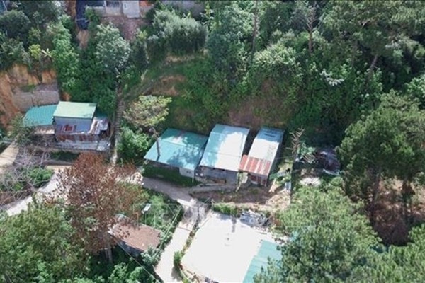 Các căn nhà 'mọc' trái phép