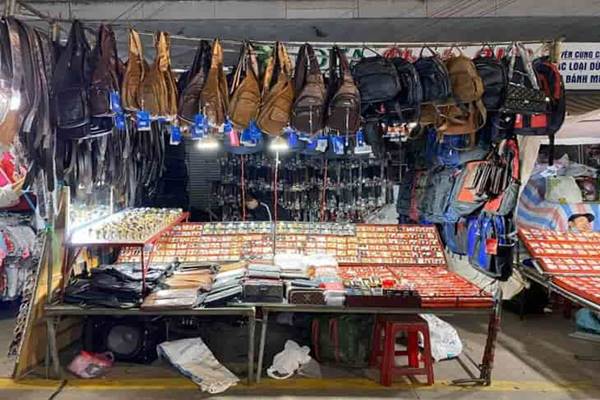 Cac Gian Hang Tai Cho Dem Da Lat