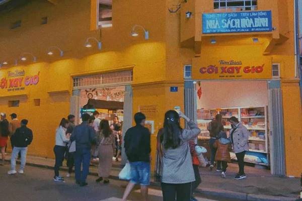 Tiem Banh Coi Xay Gio Luon Dong Khach