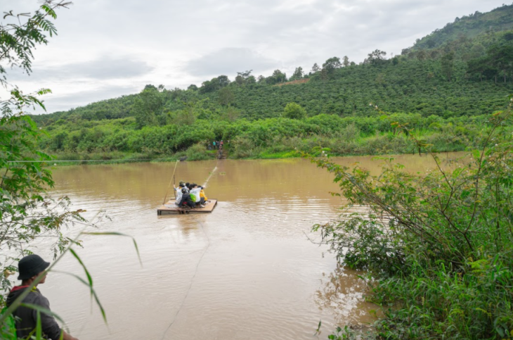 Vuot Song De Trong Cay