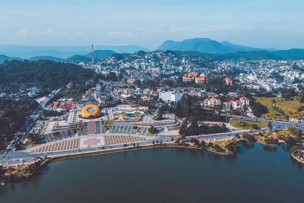 Quang Truong Lam Vien Nam Canh Ho Xuan Huong