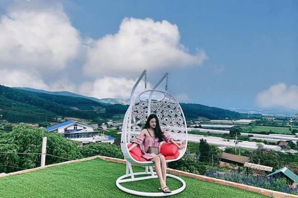 Quan Ca Phe Ho Tren May Da Lat