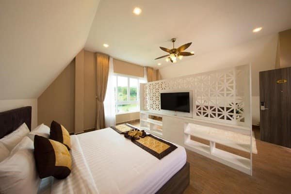 Phong Suit Da Lat Wonder