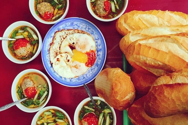 Banh Mi Xiu Mai Hong