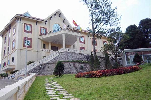 Ben Trong Biet Dien Tran Le Xuan