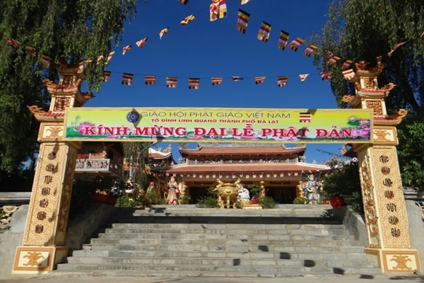 Chua Linh Quang Co Tu