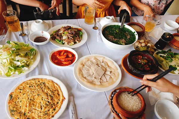 Quan Com Nieu Nhu Ngoc