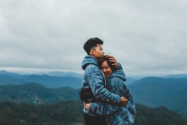 Tha hồ diện hoddie đôi cùng người ấy