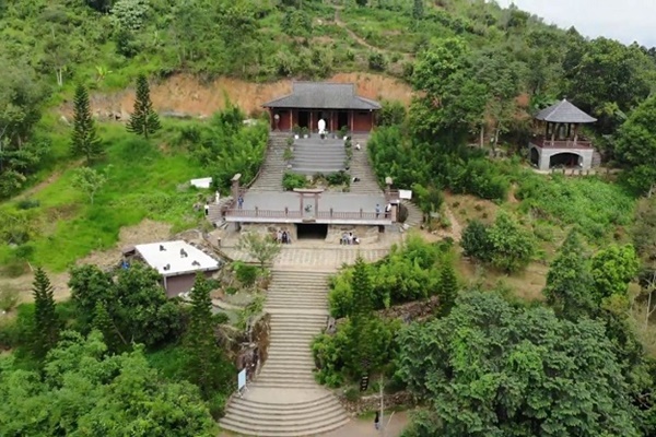 Chua Linh Quy Phap An Da Lat