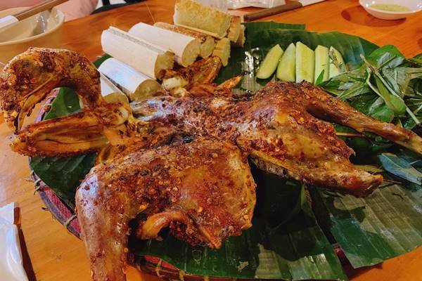 Ga Nuong Com Lam Huong Que