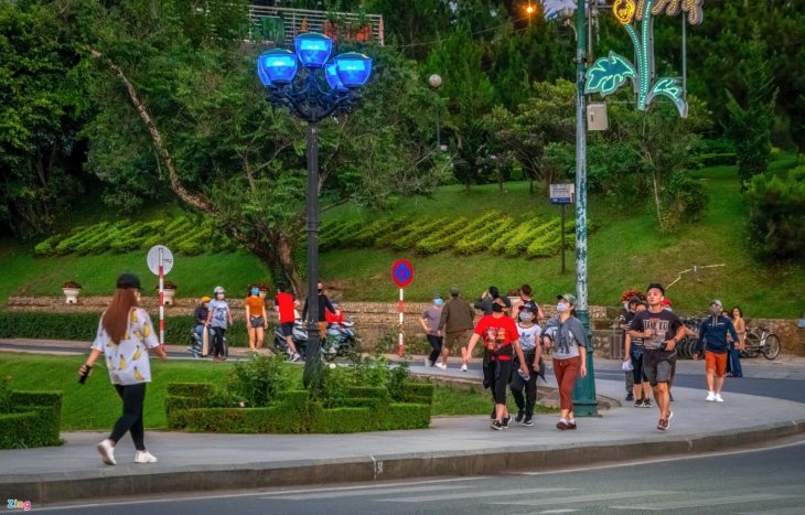 Cong Vien Xuan Huong