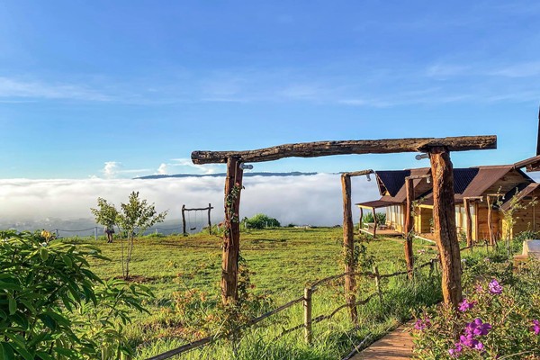 Khong Gian Binh Yen House