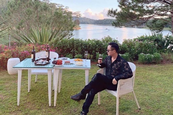 Khach San Ngay Canh Ho Tuyen Lam