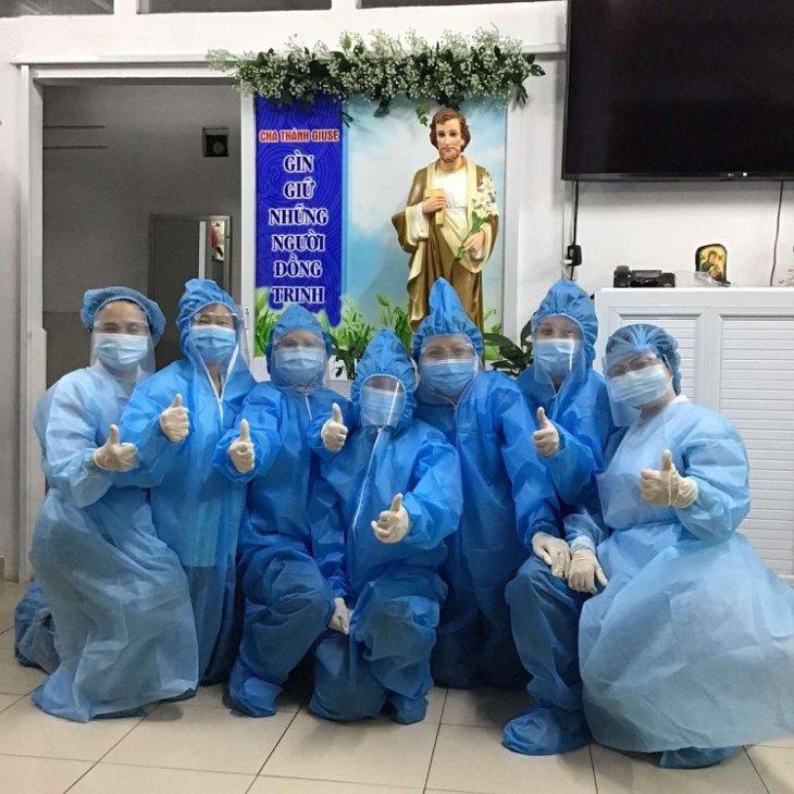 Nu Tu Cham Soc Benh Nhan