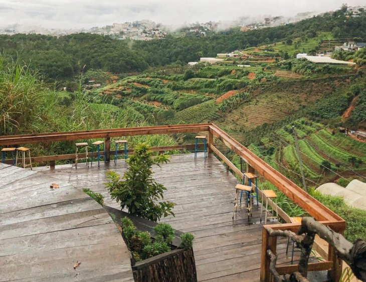 Quan Cafe Da Lat Vang Khach