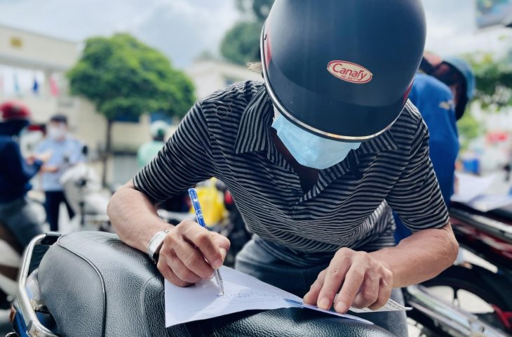 Nguoi Dan Ong O Chot Kiem Soat