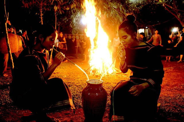 Ban Ruou Can Tay Nguyen Tai Ho Chi Minh