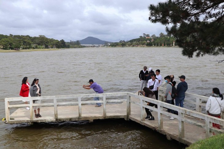 H1 Du Khach Ben Ho Xuan Huong 2848