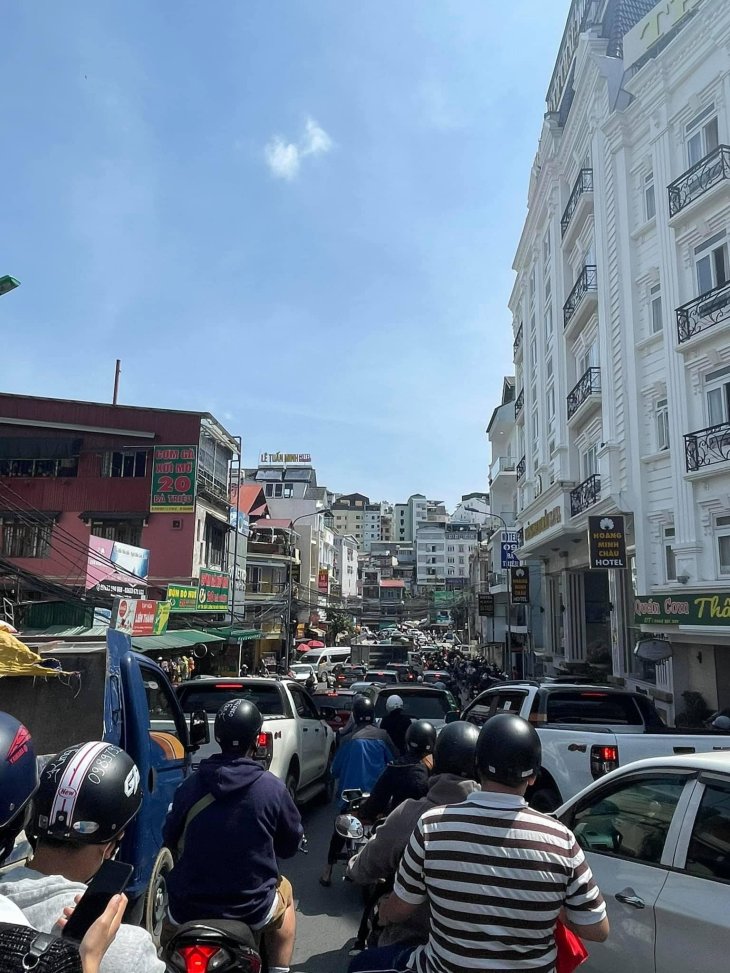 176562272 2588840841419998 2170438126407568162 N