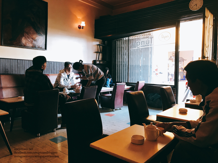 cafe Tùng khu Hòa Bình
