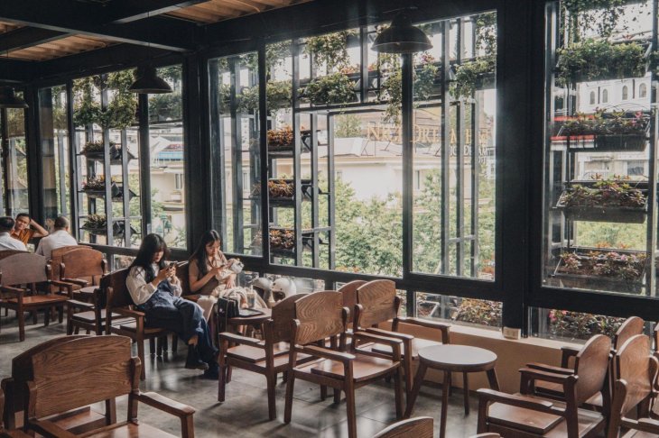 thiết kế bên trong quán Phê La