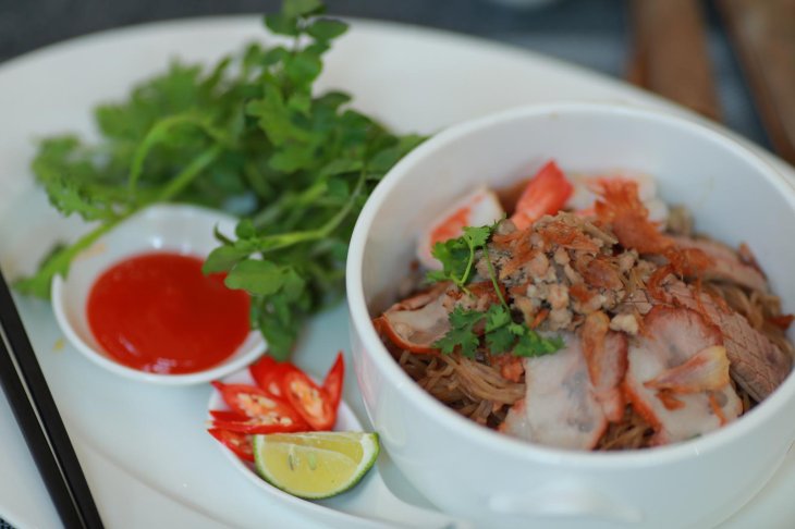 Hu Tieu Kho mon an sang tai tasty cafe